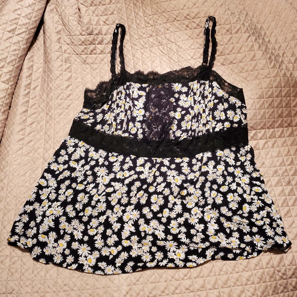 Light Torrid babydoll spaghetti strap tank daisy